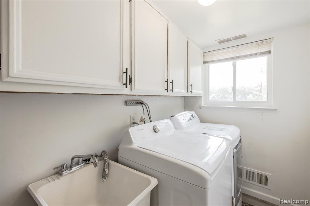 4851 Shoreline Boulevard, Waterford, MI 48329 — Photo 17
