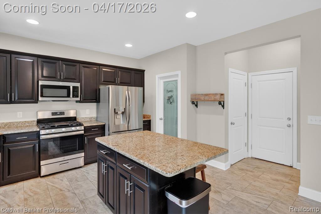 8314 Peninsula Circle, Grand Blanc, MI 48439 — Photo 18