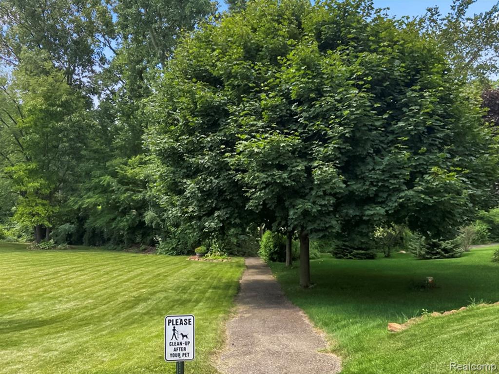9327 Huron Park Drive, Brighton, MI 48116 — Photo 46