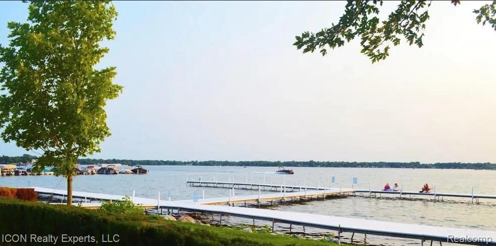 527 Red Oak Court, Commerce Twp, MI 48390 — Photo 37