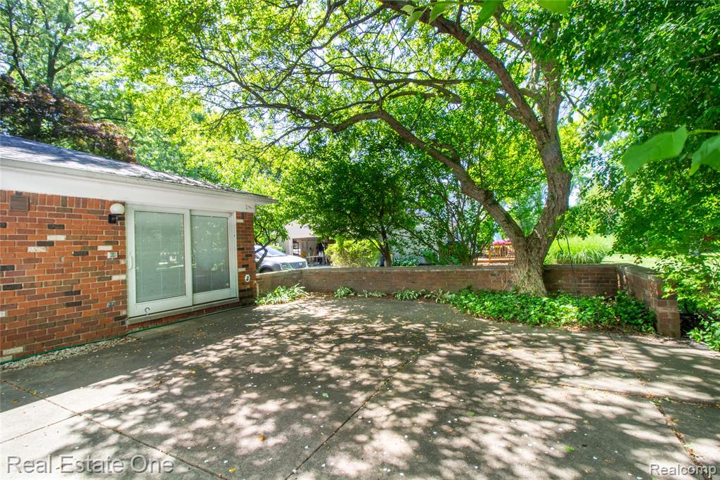4243 FROSTWOOD Court, Troy, MI 48098 — Photo 23
