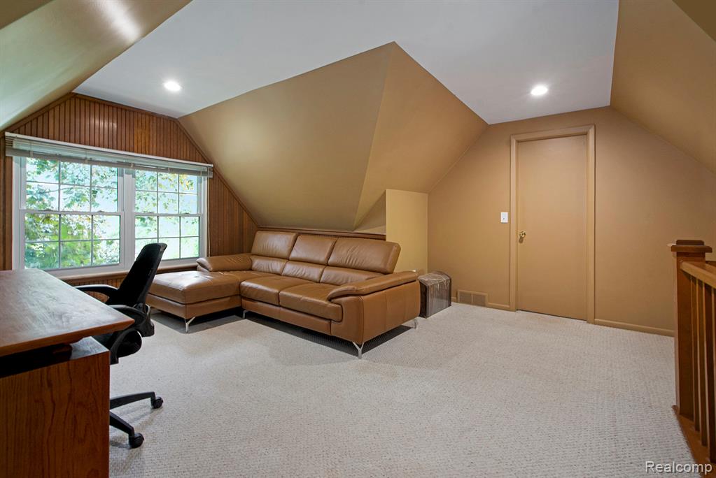 9818 BURNING TREE Drive, Grand Blanc, MI 48439 — Photo 33