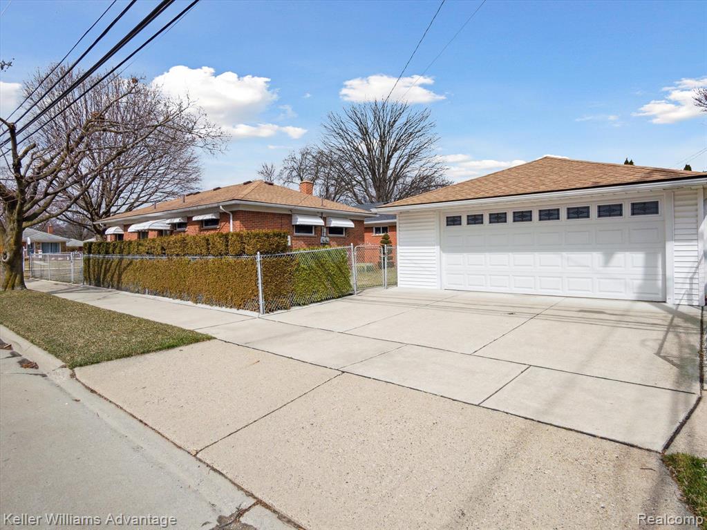 4217 MCKINLEY Street, Dearborn Heights, MI 48125 — Photo 35