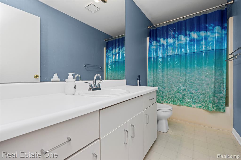 6335 Stonehearth Pass, Grand Blanc, MI 48439 — Photo 33