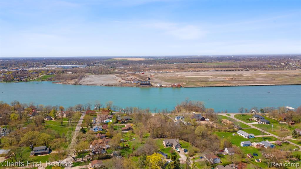 9350 BYROMAR Lane, Grosse Ile, MI 48138 — Photo 45