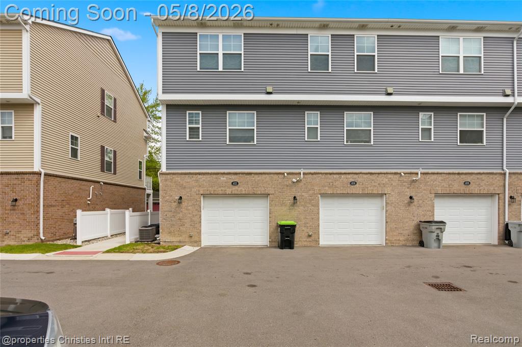 402 Jeff Keeton Drive, Hazel Park, MI 48030 — Photo 25