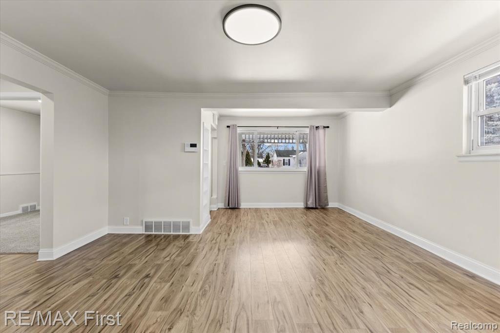 561 Andresen Court, Hazel Park, MI 48030 — Photo 5