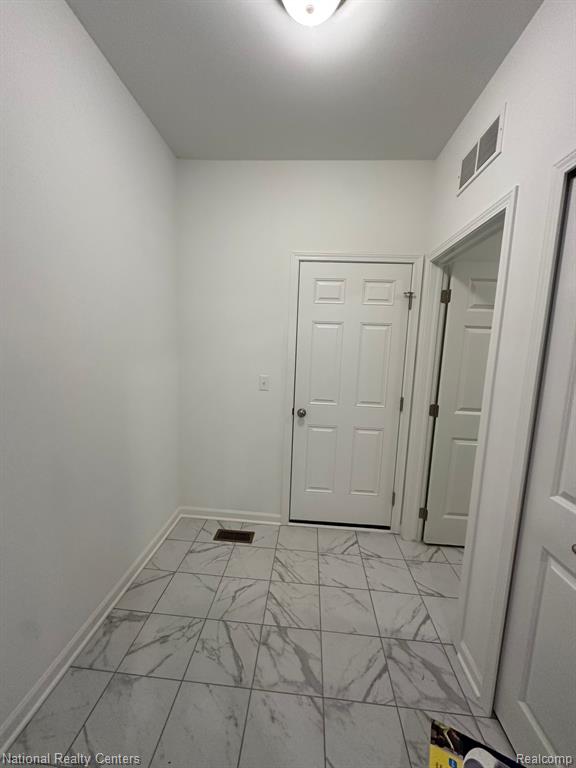 51051 BAILEYS Landing, Canton, MI 48187 — Photo 24