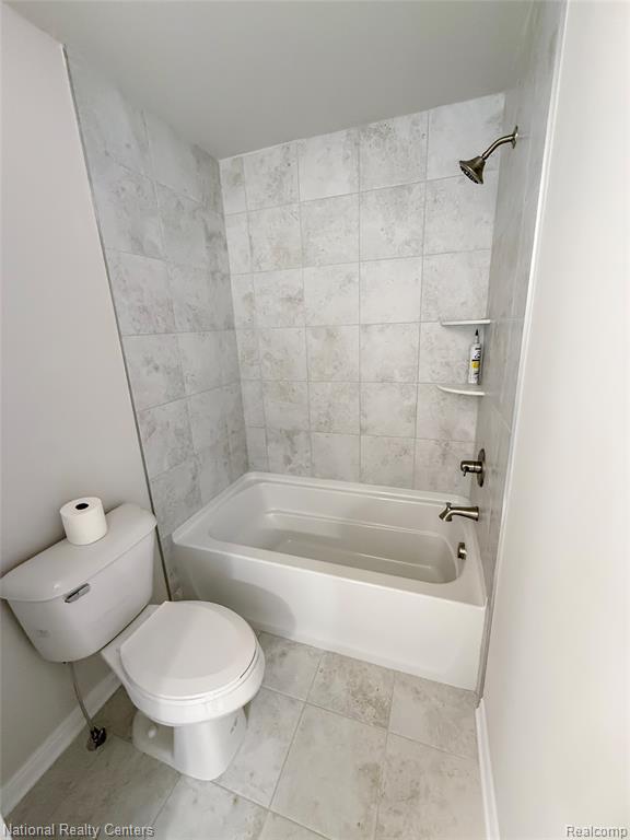 303 Devonshire Drive, 7, Lapeer, MI 48446 — Photo 19