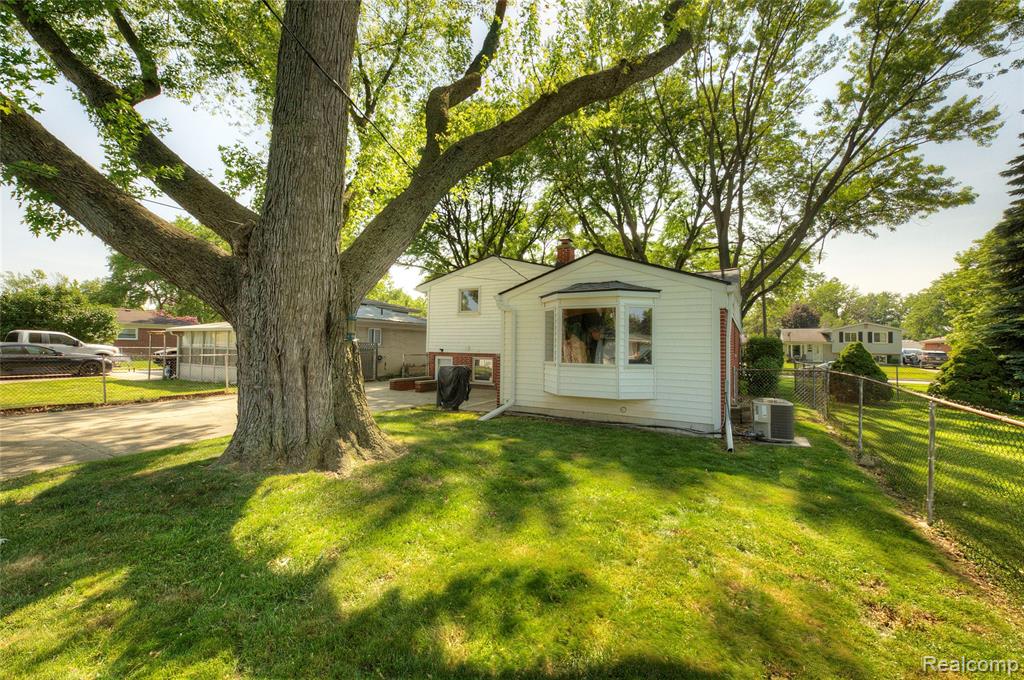 5489 Academy Street, Dearborn Heights, MI 48125 — Photo 11