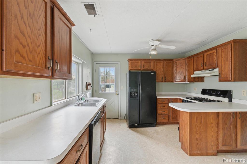 811 HOWELL Avenue, Adrian, MI 49221 — Photo 13