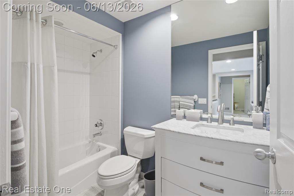 6011 Simsbury Court, 12, West Bloomfield, MI — Photo 32