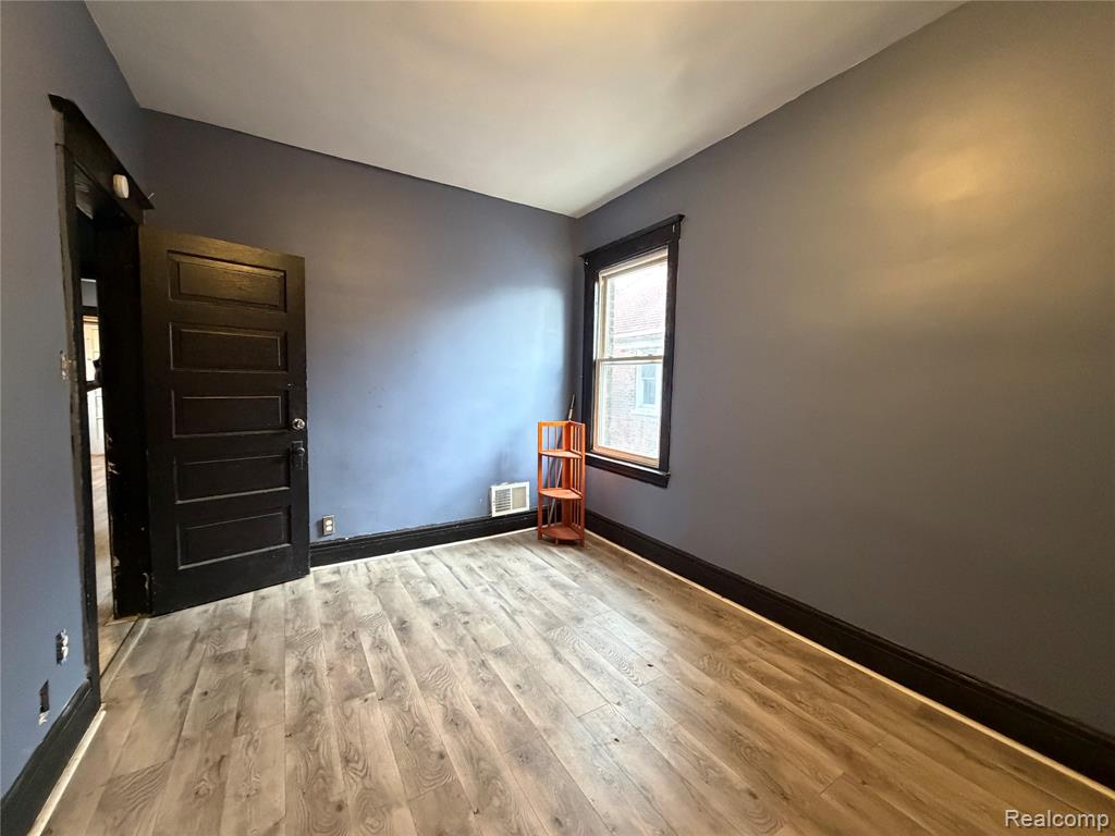 593 Owen Street, Detroit, MI 48202 — Photo 4