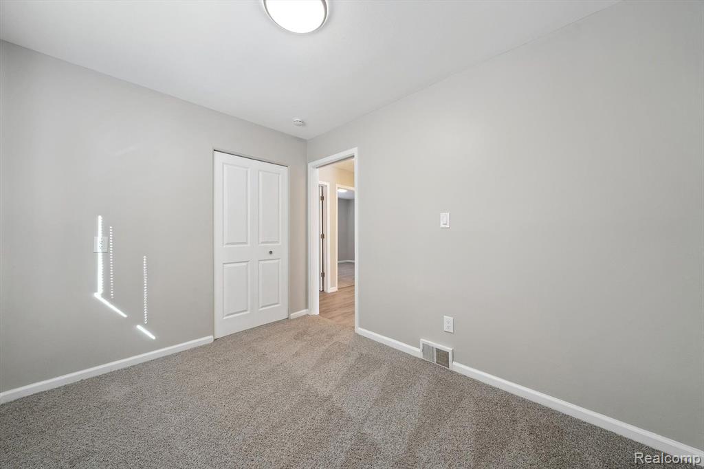 941 E LINCOLN Avenue, Madison Heights, MI 48071 — Photo 13