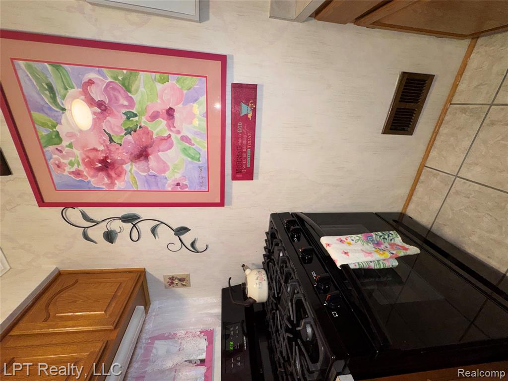 28382 Brookfield Court, Brownstown, MI 48183 — Photo 6