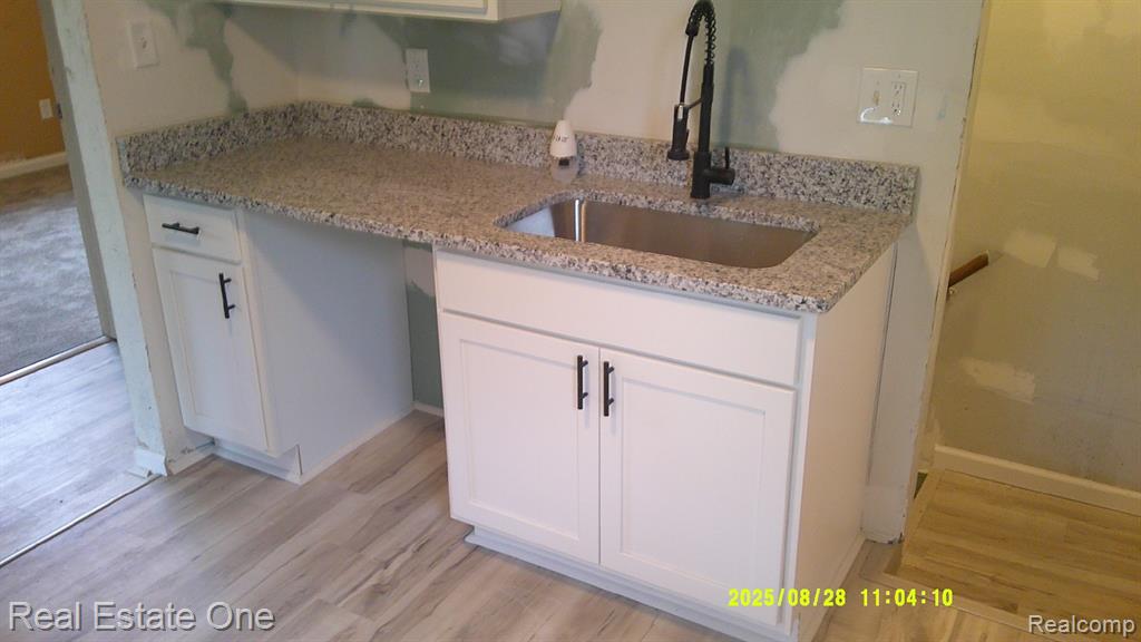 7716 Artesian Street, Detroit, MI 48228 — Photo 9