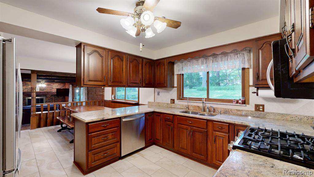 6624 Wellesley Terrace, Clarkston, MI — Photo 17