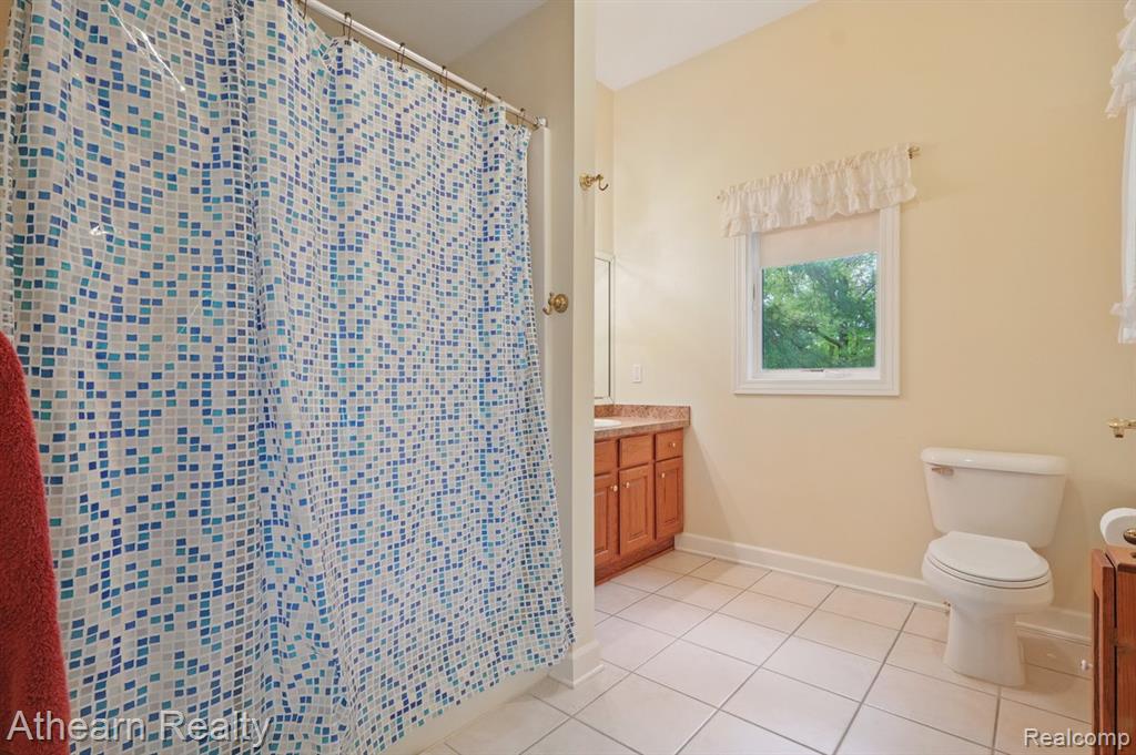 8373 Riverwalk Drive, Fenton, MI 48430 — Photo 45