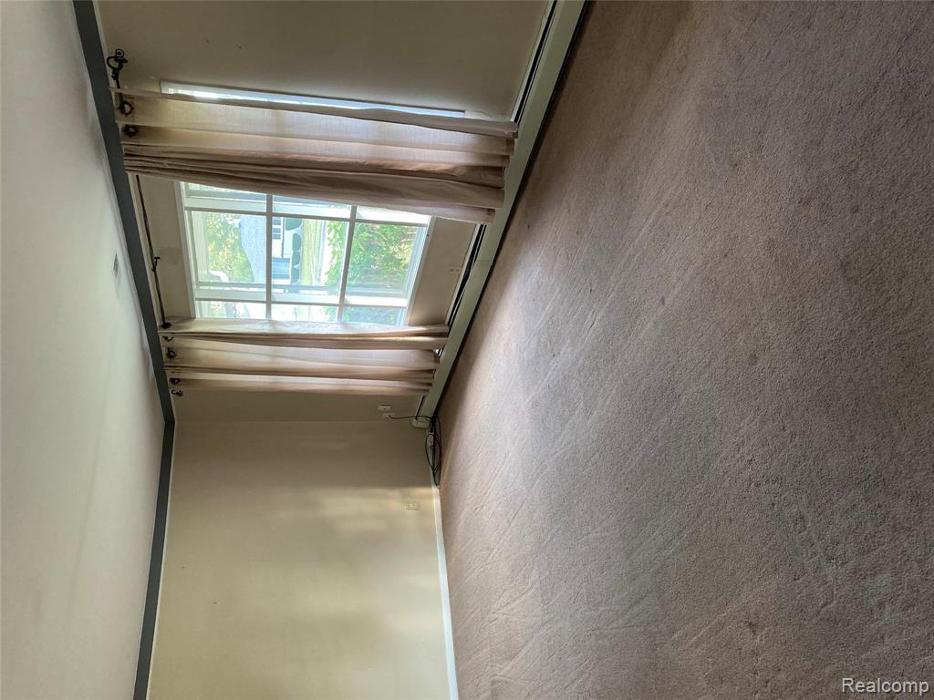 931 E Kalama Avenue, Madison Heights, MI 48071 — Photo 9