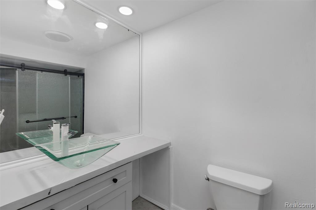 7406 Pebble pt, West Bloomfield, MI — Photo 32