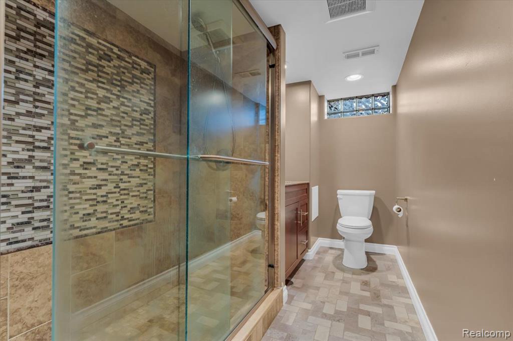 912 Woodsboro Drive, Royal Oak, MI 48067 — Photo 22