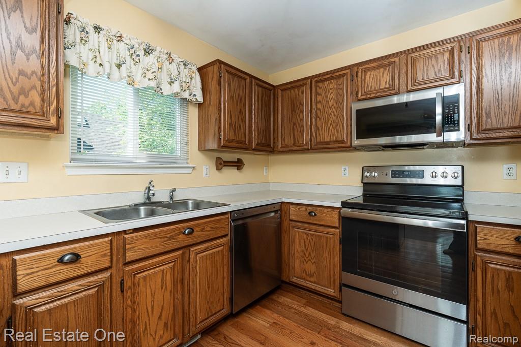 1081 Clearview Drive, Oxford, MI 48371 — Photo 10