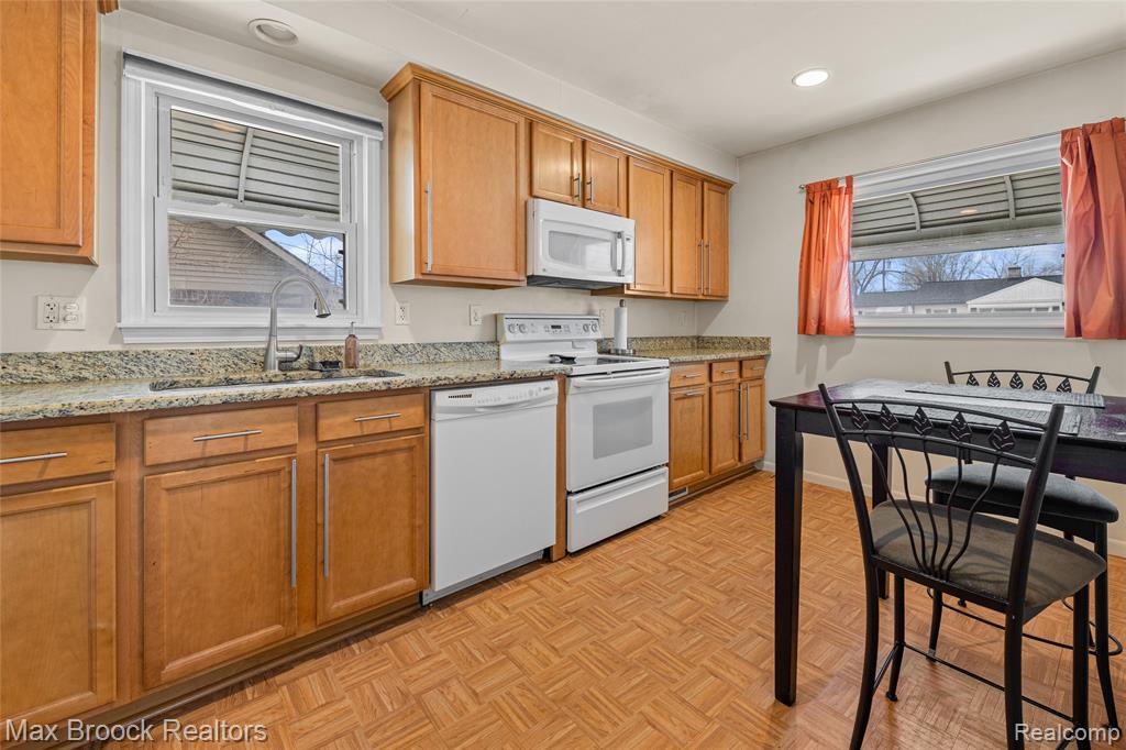 29064 Howard Avenue, Madison Heights, MI 48071 — Photo 6