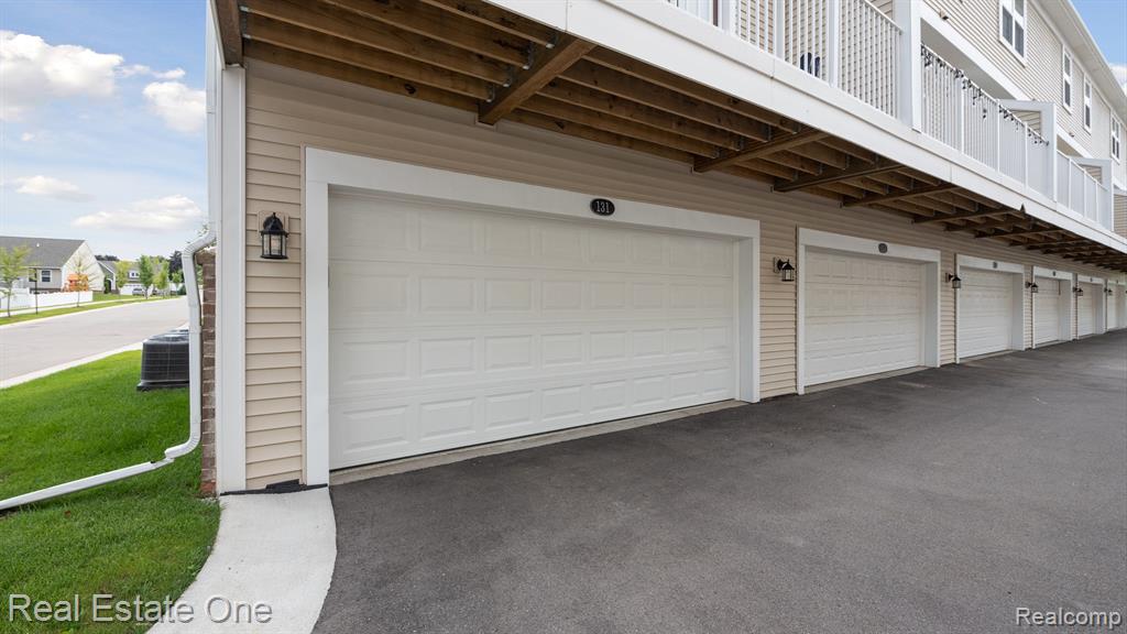131 MONUMENT Lane, Wixom, MI 48393 — Photo 14