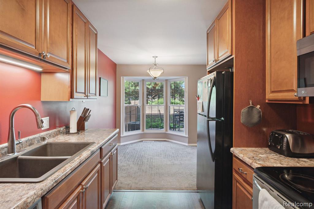 22040 EDGEWATER, Novi, MI — Photo 24