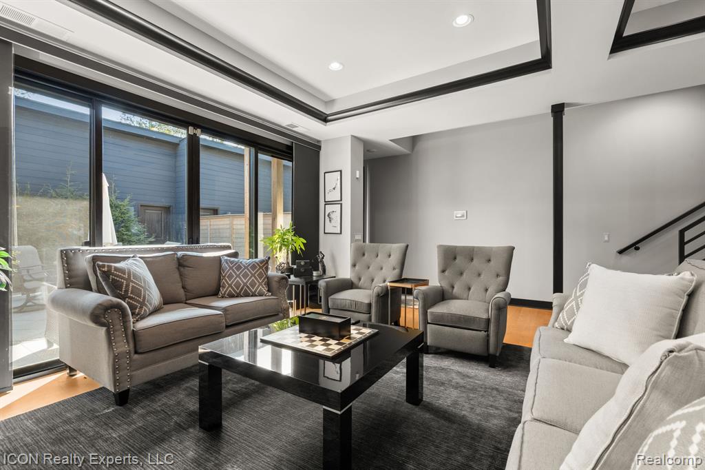 714 E PARENT Avenue, Royal Oak, MI 48067 — Photo 23