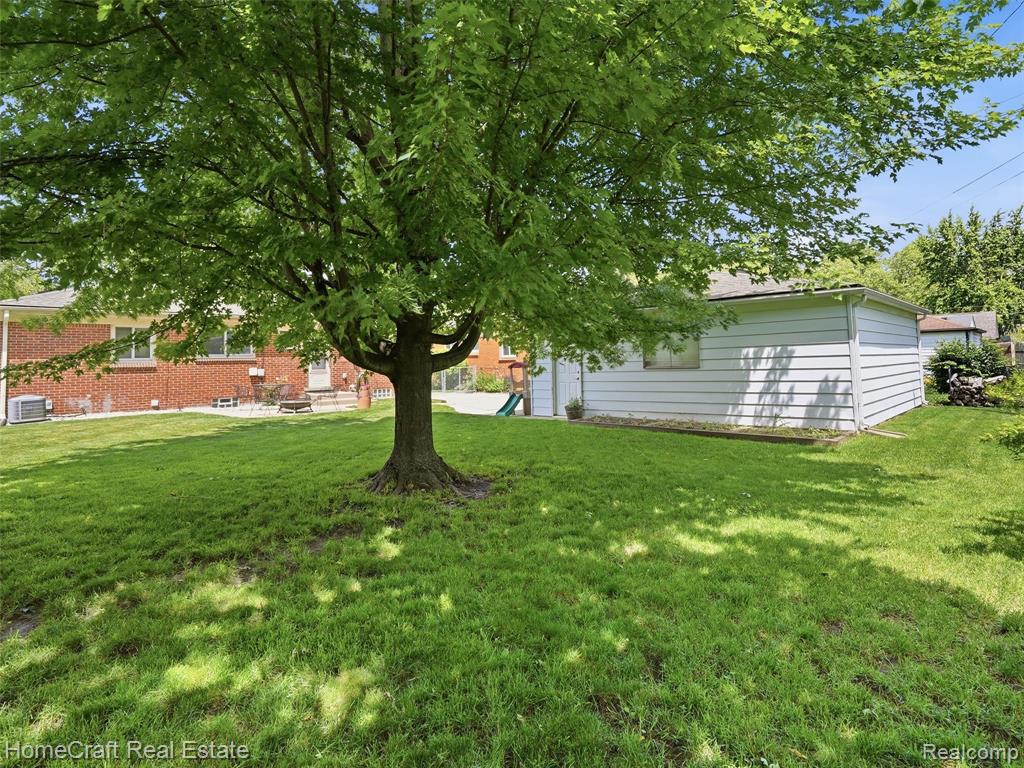 9338 FLORIDA Street, Livonia, MI 48150 — Photo 32