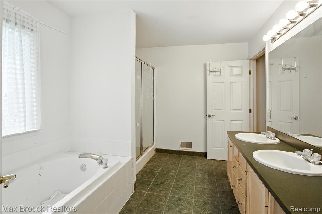 46859 Hendrie Court, Canton, MI 48187 — Photo 21