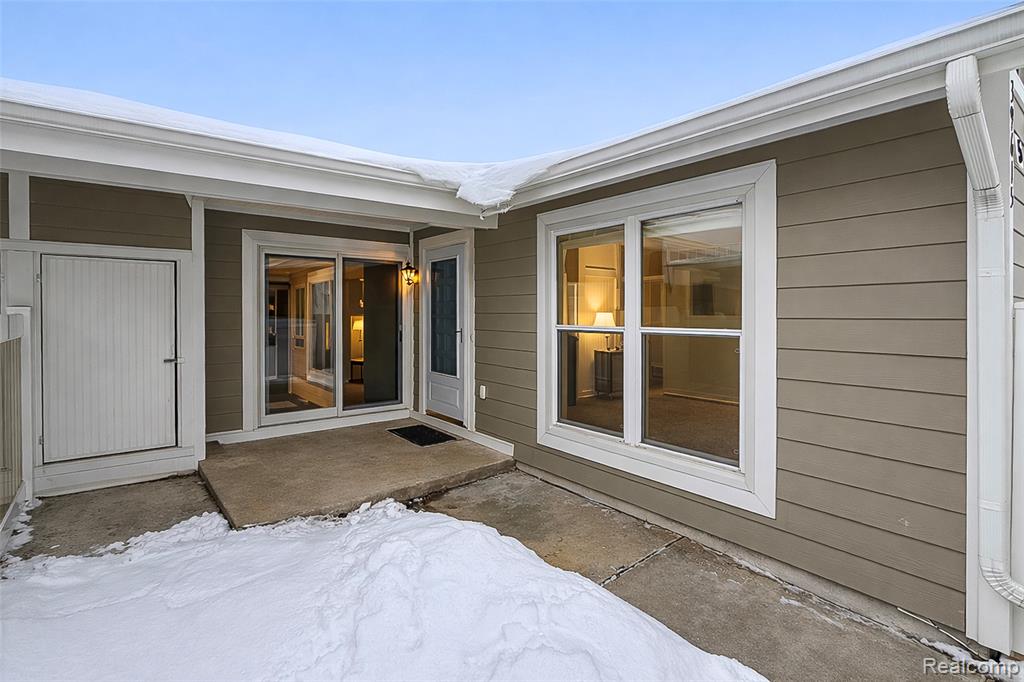 39615 Village Wood Lane, Novi, MI — Photo 3
