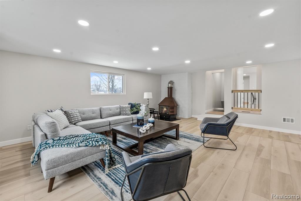 5067 Paro Drive, Flint, MI 48506 — Photo 18