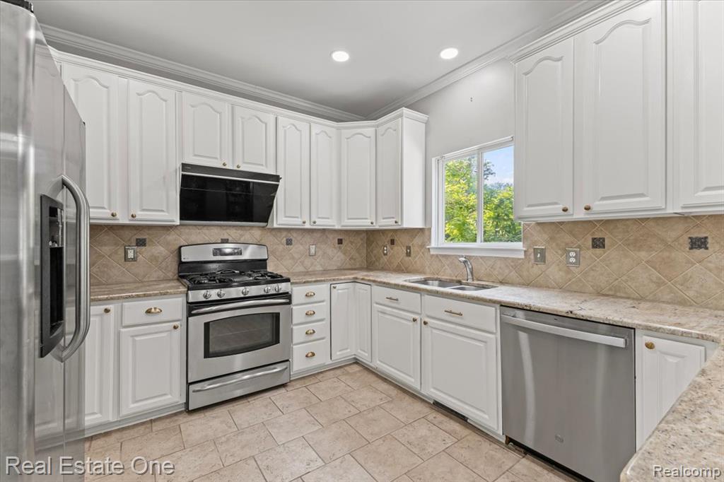 415 Evaline Drive, Troy, MI 48085 — Photo 29