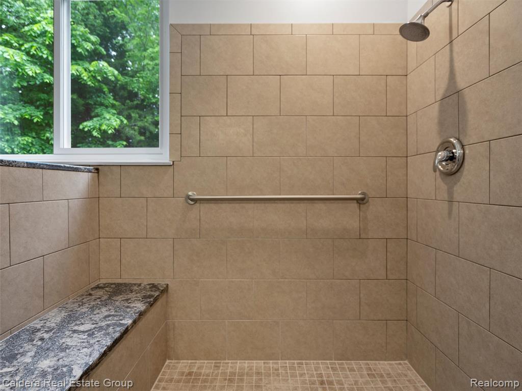 9862 Tioga Trail, Pinckney, MI 48169 — Photo 28