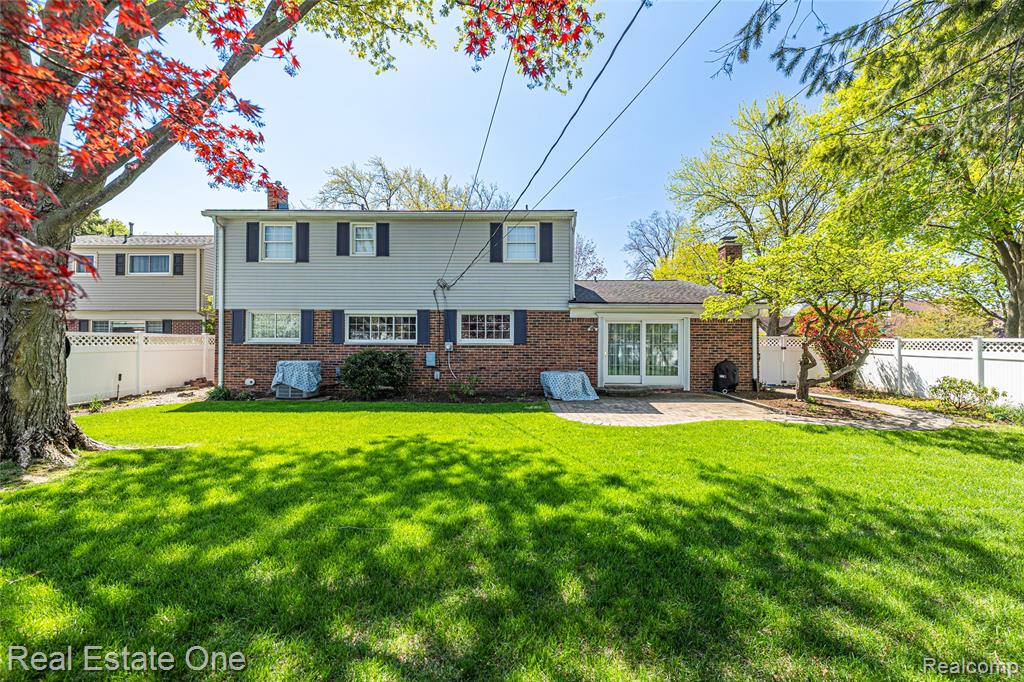 25574 Wilson Drive, Dearborn Heights, MI 48127 — Photo 13