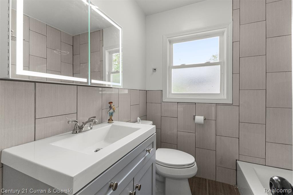 8276 Riverview Street, Dearborn Heights, MI 48127 — Photo 20