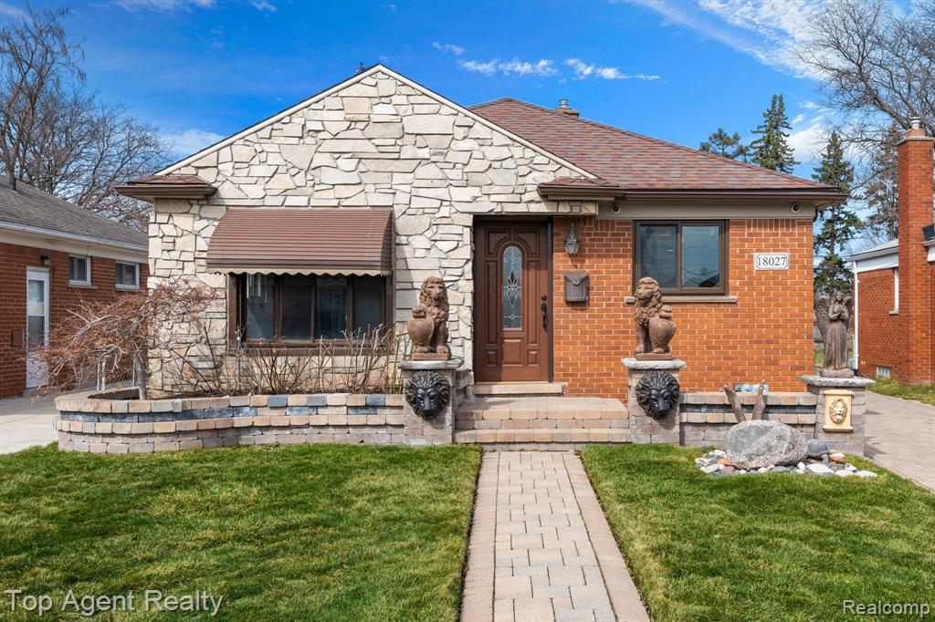 18027 Curtain Avenue, Eastpointe, MI 48021 — front exterior