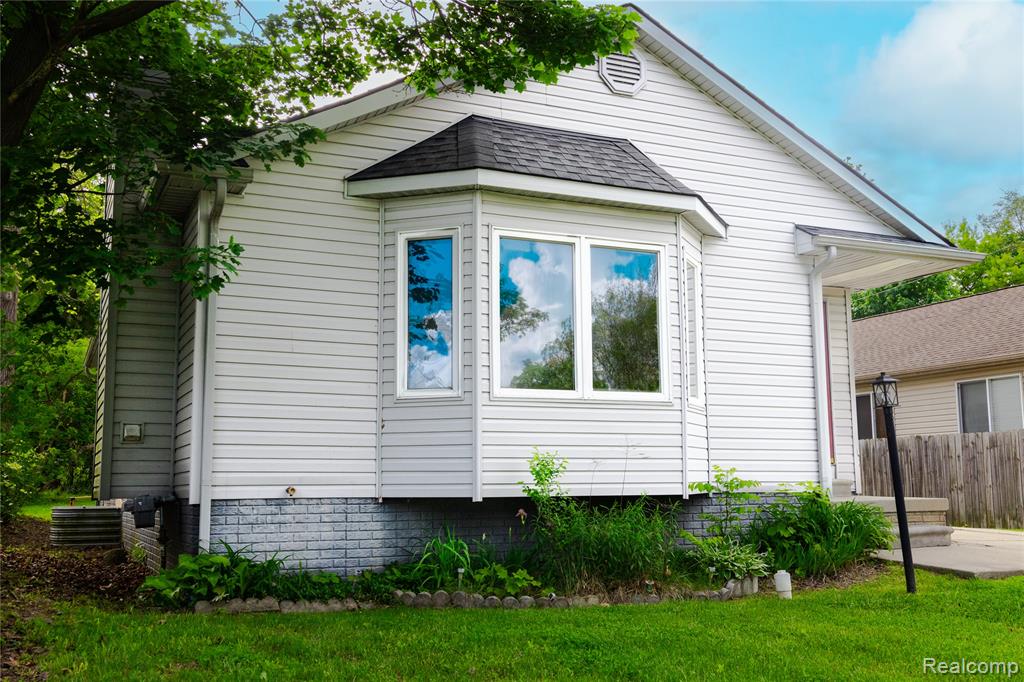 421 Harvey Avenue, Pontiac, MI 48341 — Photo 2