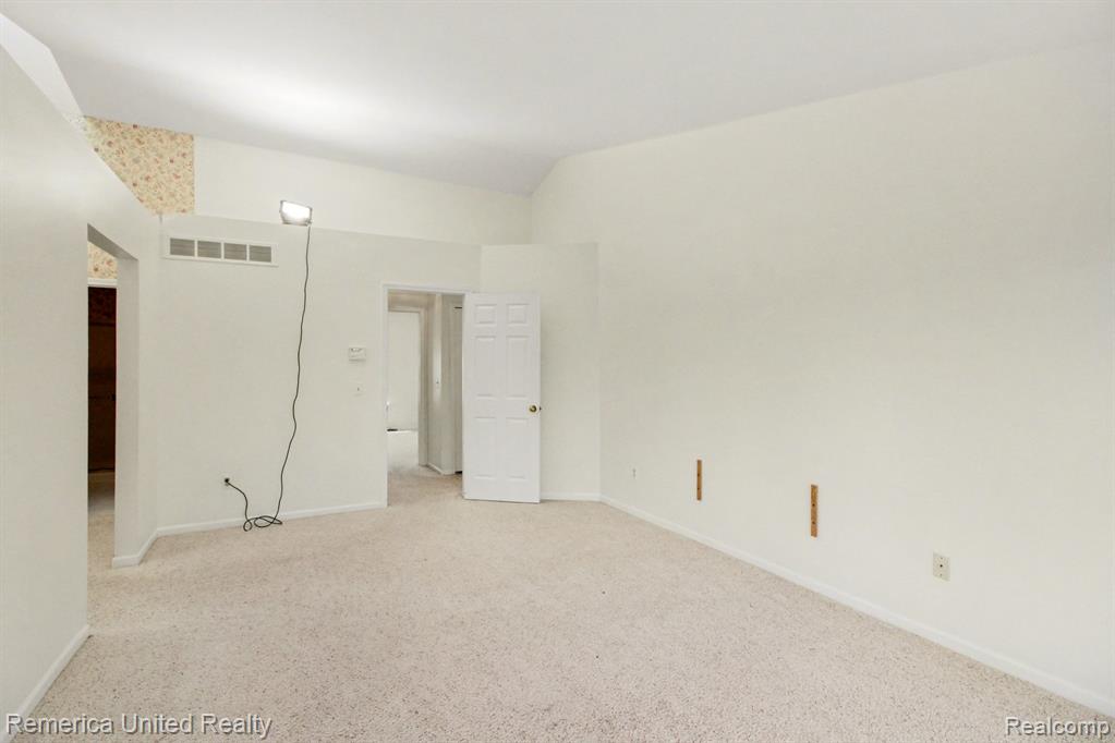 7184 Westchester Road, 125, West Bloomfield, MI — Photo 17