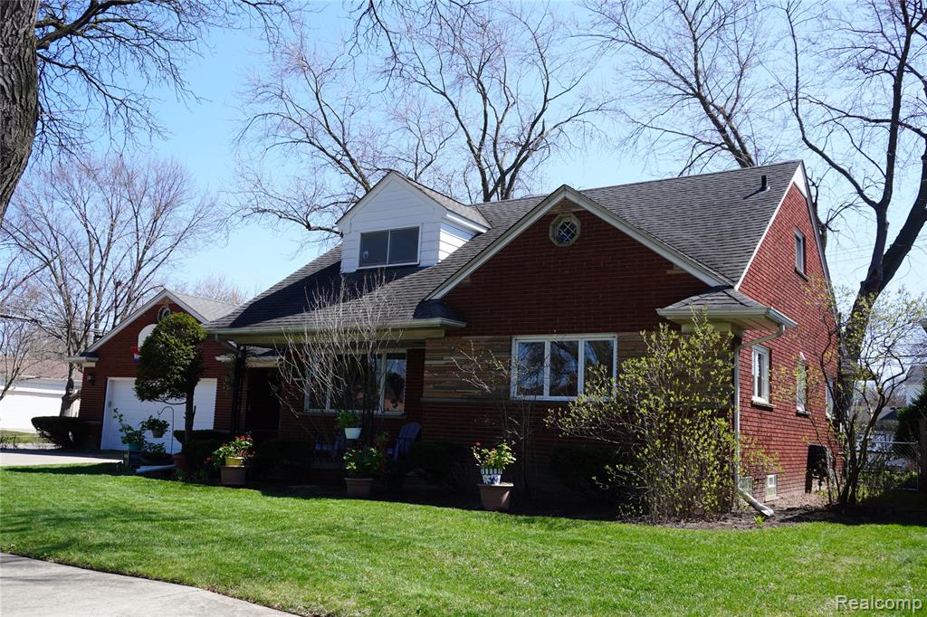 8184 Busch, Center Line, MI 48015 — Photo 2