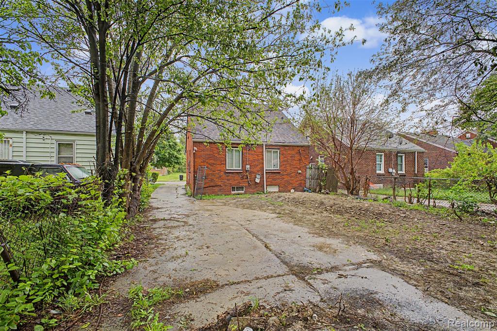 8849 Whitcomb Street, Detroit, MI 48228 — Photo 35
