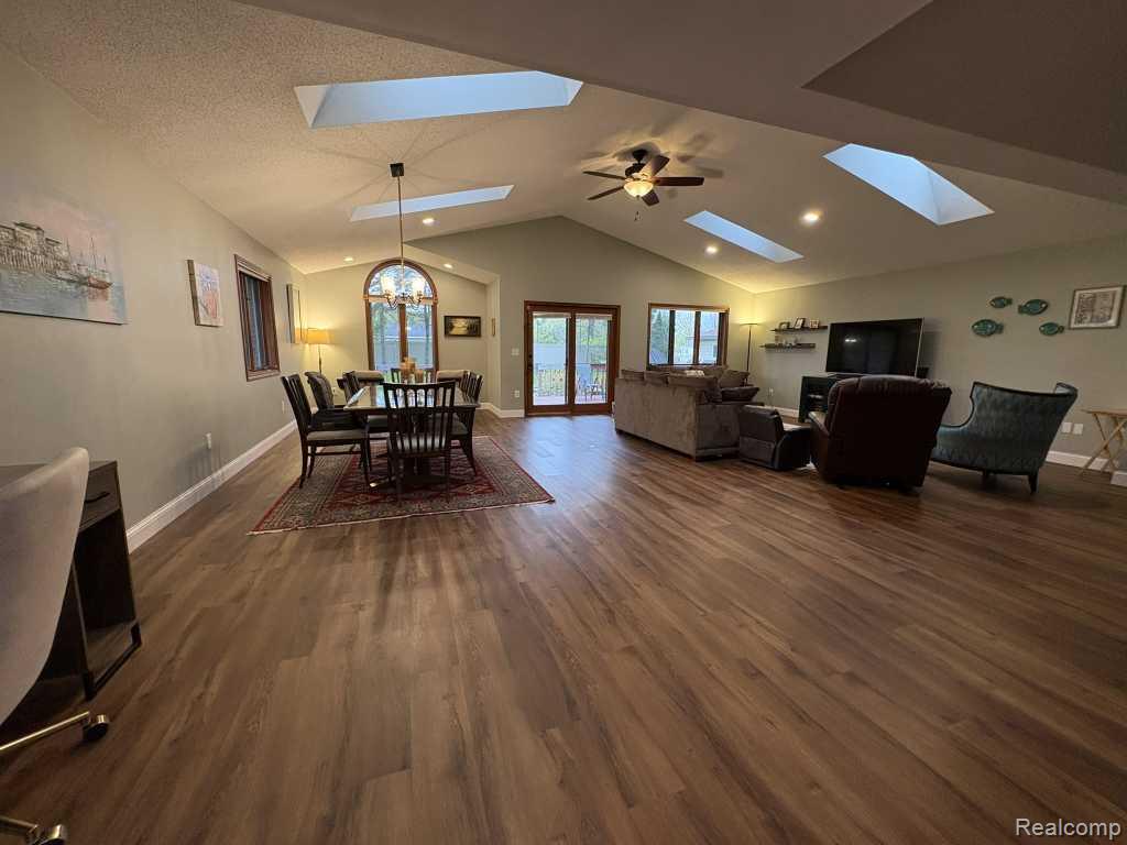 9038 Twin Oaks Court, Flushing, MI 48433 — Photo 8