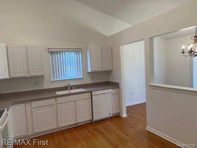 23636 MCCORT Drive, Flat Rock, MI 48134 — Photo 11