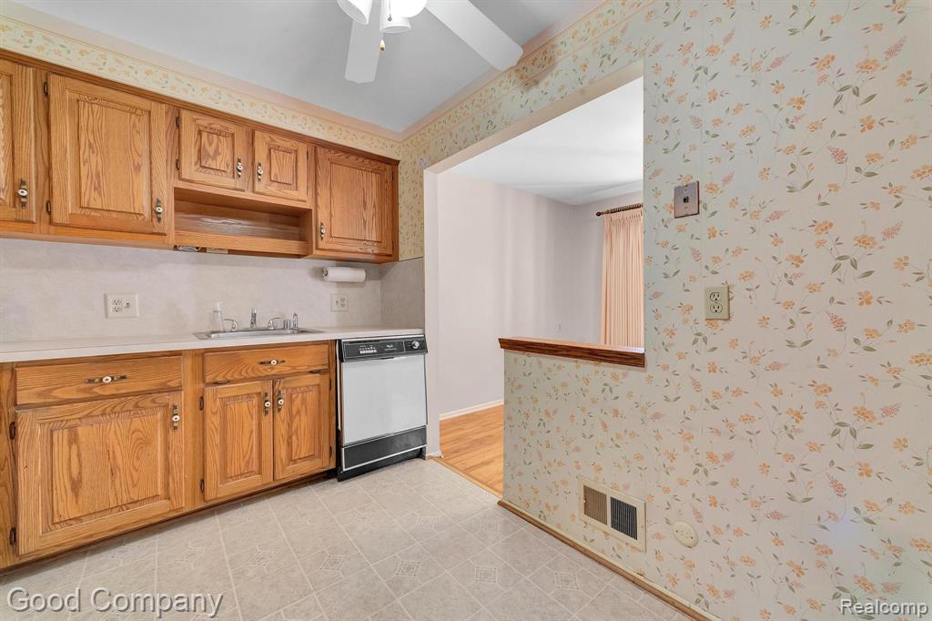 29628 Hoover Road, Warren, MI 48093 — Photo 12