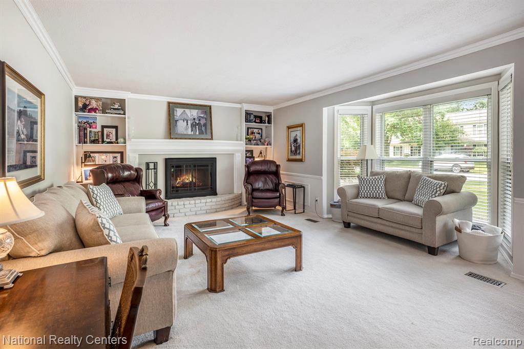 5049 Langlewood Drive, West Bloomfield, MI — Photo 5