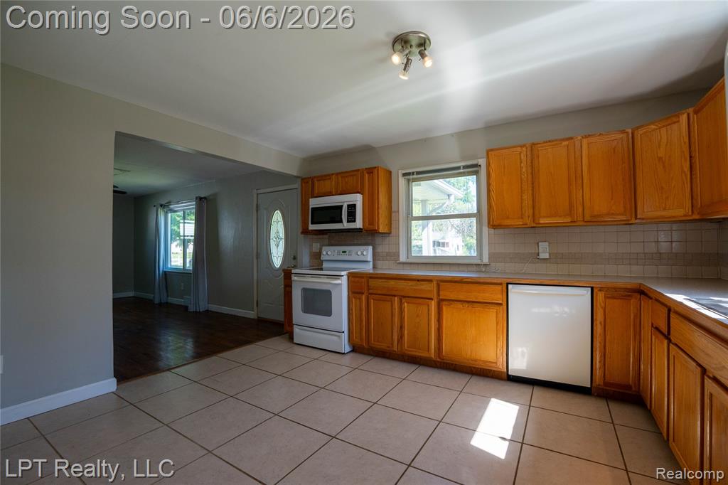 4152 Leith Street, Burton, MI 48509 — Photo 8