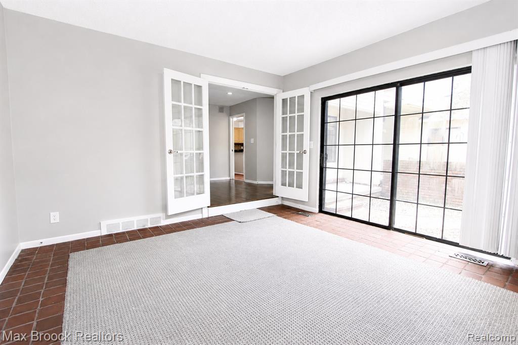 7139 Creeks Crossing, West Bloomfield, MI — Photo 8