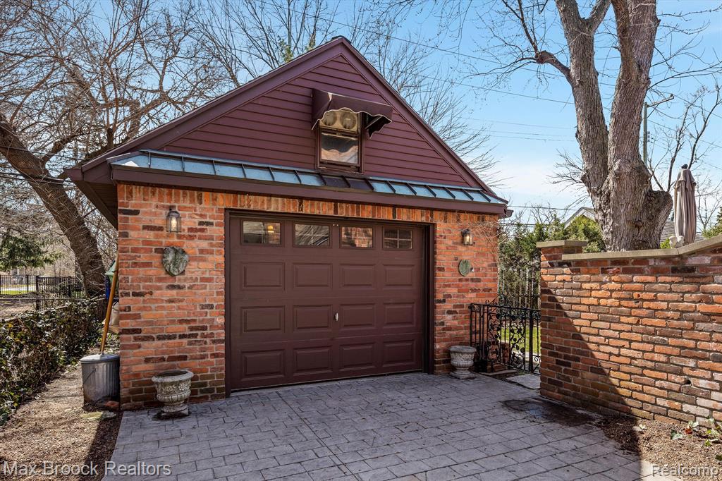 831 W OAKRIDGE Street, Ferndale, MI 48220 — Photo 40
